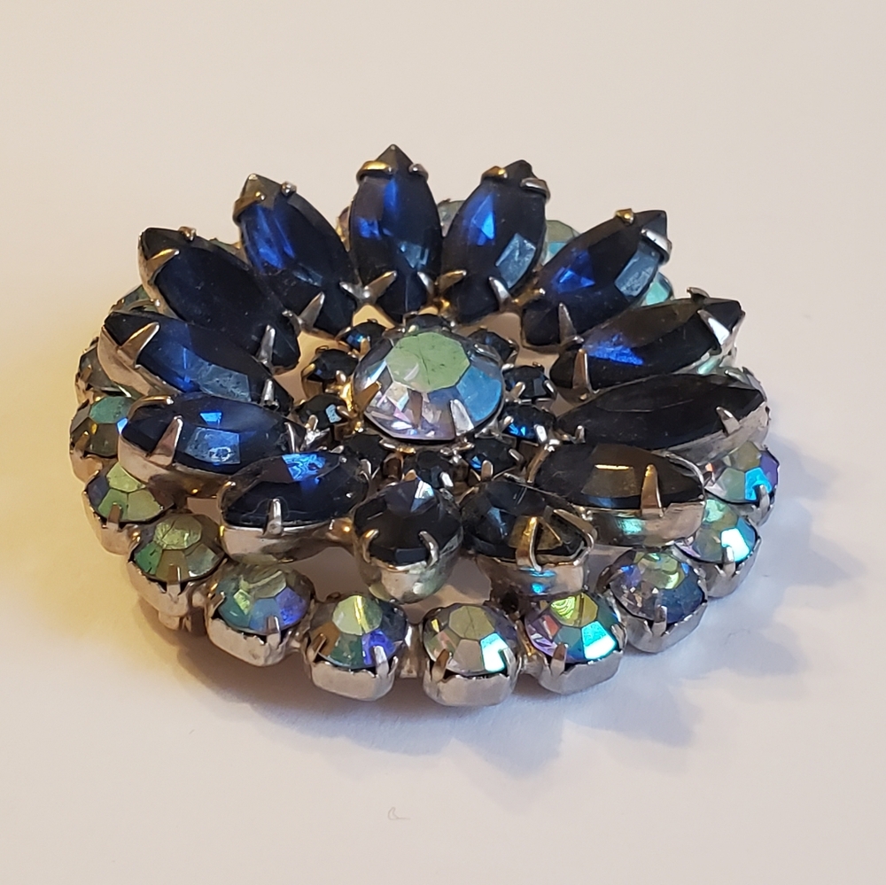 Garne Crystal Rhinestone Starburst Brooch - Picture 5 of 17